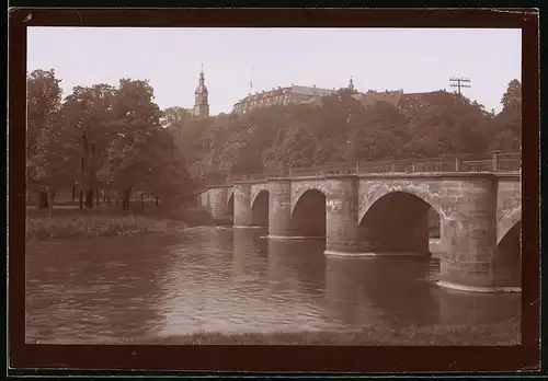 Fotografie Brück & Sohn Meissen, Ansicht Wechselburg, Blick auf die Muldenbrücke und nach dem Schloss, Spiegelverkehrt