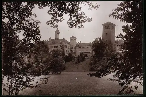 Fotografie Brück & Sohn Meissen, Ansicht Waldenburg i. Sa., Blick nach dem fürstlichen Schloss