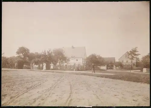 Fotografie Brück & Sohn Meissen, Ansicht Löbsal, Partie im Ort mit Blick zum Gasthaus