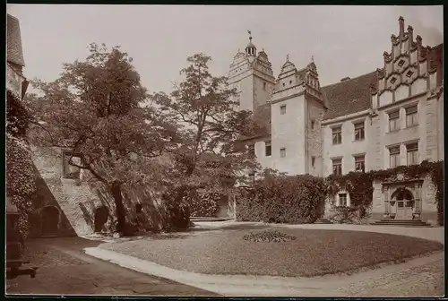 Fotografie Brück & Sohn Meissen, Ansicht Strehla / Elbe, Partie im Schlosshof