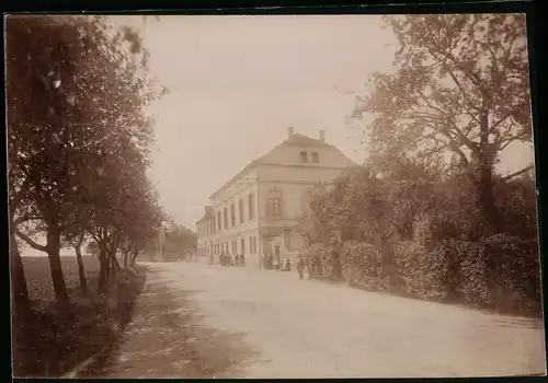Fotografie Brück & Sohn Meissen, Ansicht Meissen i. Sa., Gasthaus Rotes Haus mit Strassenansicht