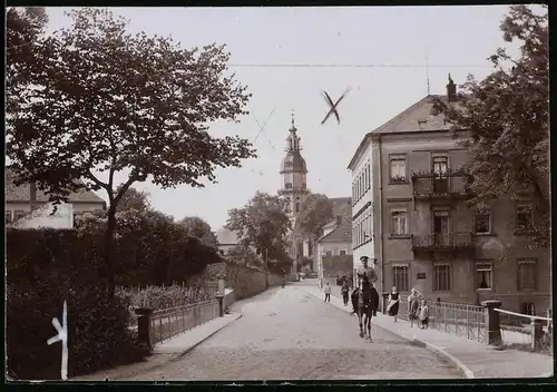 Fotografie Brück & Sohn Meissen, Ansicht Königsbrück, Dresdner Strasse mit Kirchturm