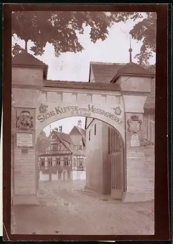 Fotografie Brück & Sohn Meissen, Ansicht Grünthal, Eingang zum Kupferhammer, Sächsische Kupfer - und Messingwerke