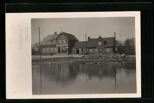 Foto-AK Niendorf /Ostsee, Am Kolonialwarengeschäft Julius Schröder 1928
