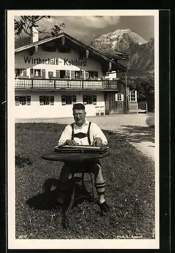 AK Schönau, Zitherfranzl vor dem Gasthaus Kohlhiesl