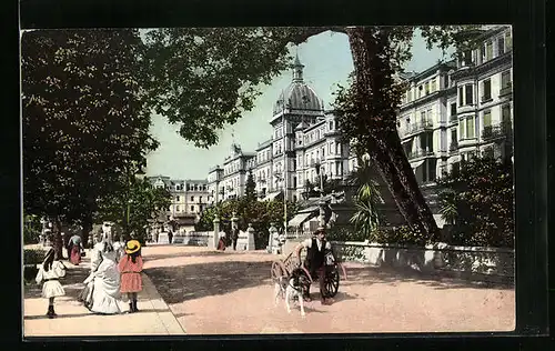 AK Interlaken, Strasse Höheweg mit Passanten