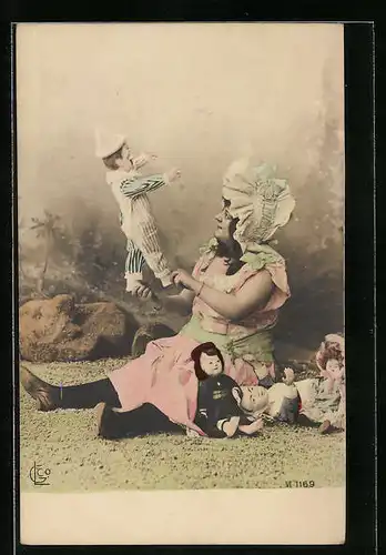 AK Junge Frau mit Puppensammlung