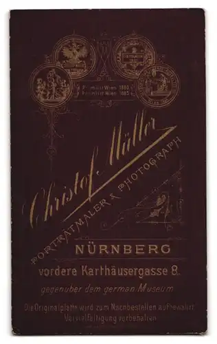 Fotografie Christof Müller, Nürnberg, Vordere Karthäusergasse 8, Junge Dame im Kleid mit einem Buch