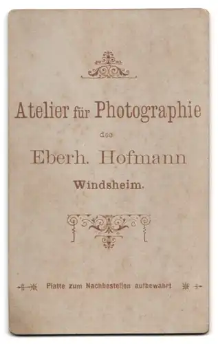 Fotografie Eberh. Hofmann, Windsheim, Junge Dame mit zurückgebundenem Haar