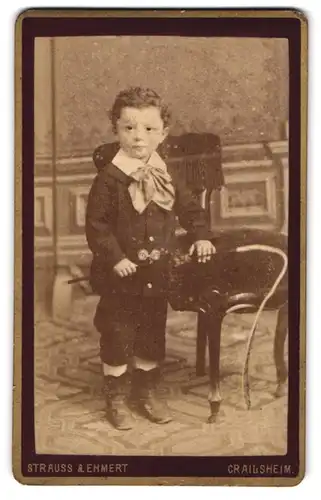 Fotografie Strauss & Ehmert, Crailsheim, Bahnhofstrasse, Kleiner Junge in hübscher Kleidung