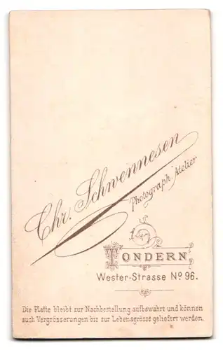 Fotografie Chr. Schwennesen, Tondern, Wester-Strasse 96, Junge Dame mit zurückgebundenem Haar
