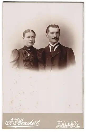 Fotografie F. Benckert, Halle a. S., Gr. Ulrichstrasse 29, Junges Paar in eleganter Kleidung