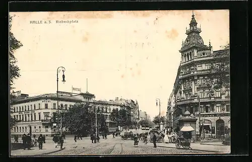 AK Halle a. S., Hotel Goldene Kugel am Riebeckplatz mit Geschäften, Strassenbahn
