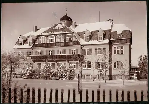 Fotografie Brück & Sohn Meissen, Ansicht Bärenfels i., Erzg., Blick auf das Schwesternheim im Winter