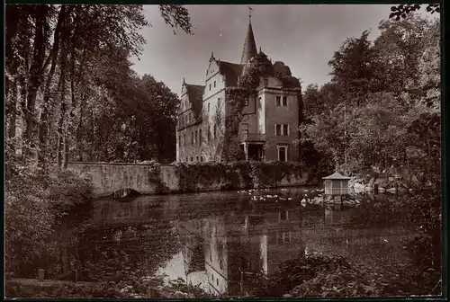 Fotografie Brück & Sohn Meissen, Ansicht Oberau b. Meissen, Blick über den Schlossteich zum Schloss