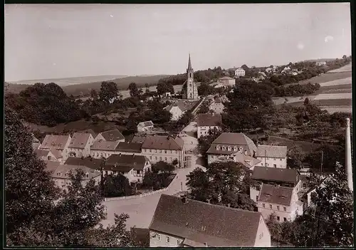 Fotografie Brück & Sohn Meissen, Ansicht Bad Berggiesshübel, Blick auf den Ort mit der Kirche