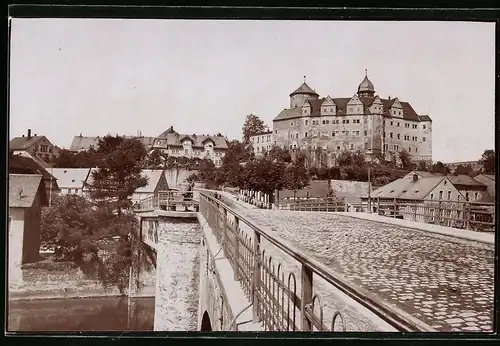 Fotografie Brück & Sohn Meissen, Ansicht Zschopau, Partie auf der Brücke mit Blick zum Schloss Wildeck, Spiegelverkehrt
