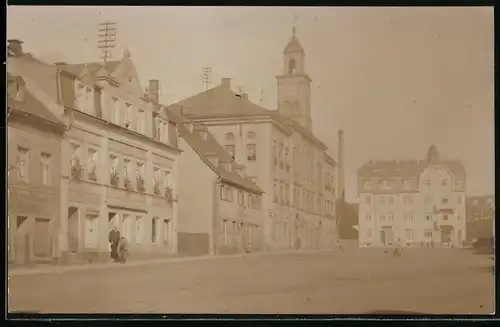 Fotografie Brück & Sohn Meissen, Ansicht Geyer i. Sa., Blick auf den Altmarkt mit Geschäften