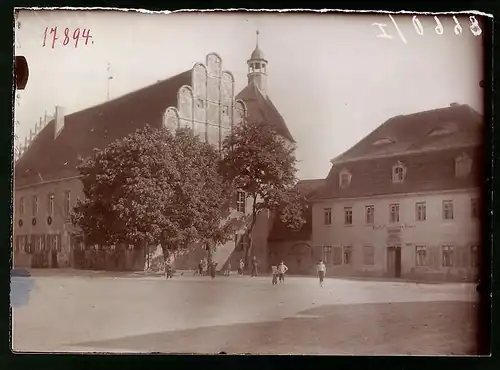 Fotografie Brück & Sohn Meissen, Ansicht Mühlberg, Neustädter Markt m. Gasthof zum Goldenen Löwen, Kirche