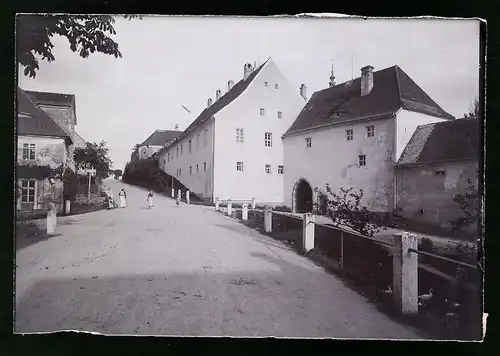 Fotografie Brück & Sohn Meissen, Ansicht Panschwitz, Kloster St. Marienstern, Schloss mit Einfahrt & Strasse