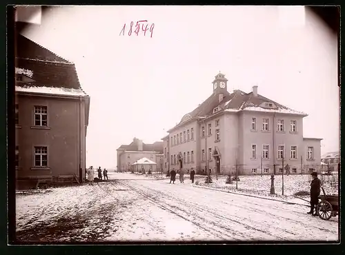 Fotografie Brück & Sohn Meissen, Ansicht Löbau, Jäger-Kaserne im Winter