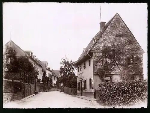 Fotografie Brück & Sohn Meissen, Ansicht Wechselburg, Blick in die Rochlitzer Strasse mit Geschäftshaus
