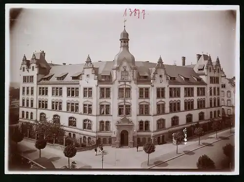 Fotografie Brück & Sohn Meissen, Ansicht Naumburg / Saale, Kaserne des Magdeburger Jäger-Bataillon Nr. 4, Wachsoldat