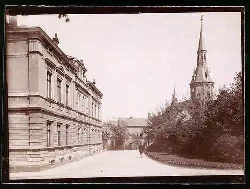 Fotografie Brück & Sohn Meissen, Ansicht Waldenburg i. Sa., Strassenpartie an der Stadtkirche