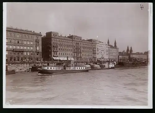 Fotografie Brück & Sohn Meissen, Ansicht Budapest, Blick auf das Hotel Hungaria mit Dampfschiff