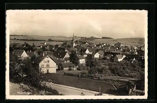 AK Münsingen, Ortsansicht mit Blick ins Land