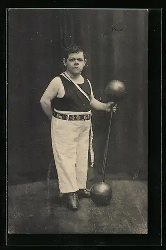 AK Kraftsportler Peter mit Hantel