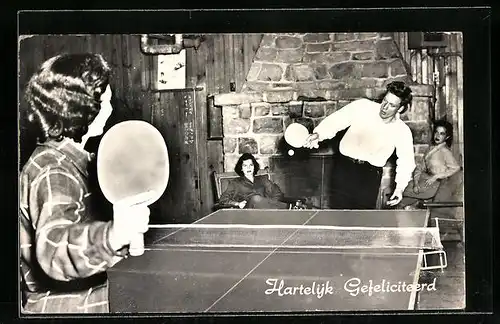 AK Paar beim Tischtennis