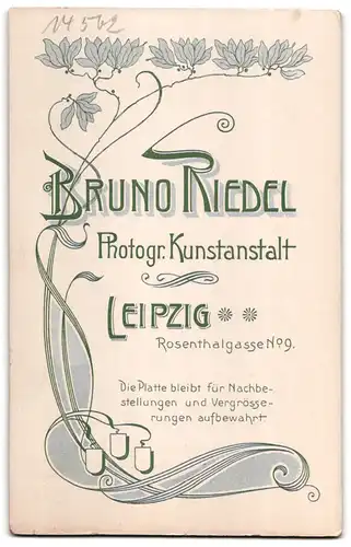 Fotografie Bruno Riedel, Leipzig, Rosenthalgasse 9, Junges Paar in modischer Kleidung