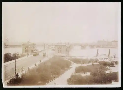 Fotografie Brück & Sohn Meissen, Ansicht Budapest, Margarethen-Brücke mit Strassenbahn, Dampfer am Ufer der Donau