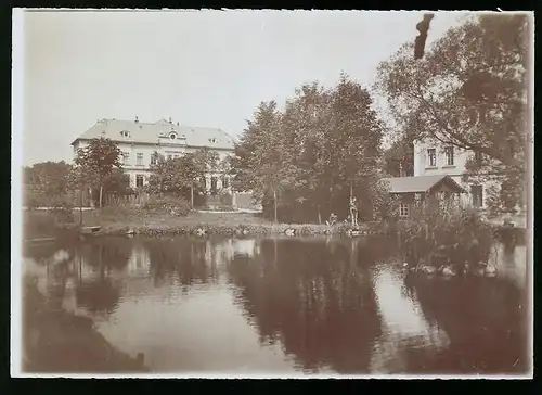 Fotografie Brück & Sohn Meissen, Ansicht Burkersdorf i. Erzg., Wassergrundstück mit Gebäudeansicht