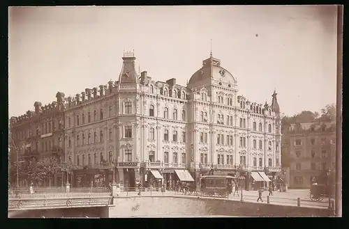 Fotografie Brück & Sohn Meissen, Ansicht Karlsbad, Kaiserhof mit Pferdebahn