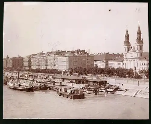 Fotografie Brück & Sohn Meissen, Ansicht Budapest, Petöfi-Platz mit Corso, Anleger der Donau-Dampfer