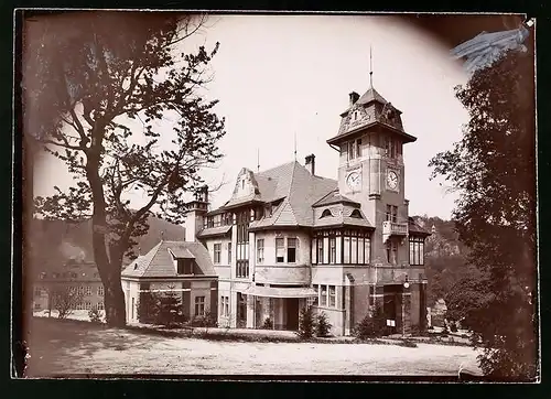 Fotografie Brück & Sohn Meissen, Ansicht Karlsbad, Station Helenenhof mit Uhrenturm