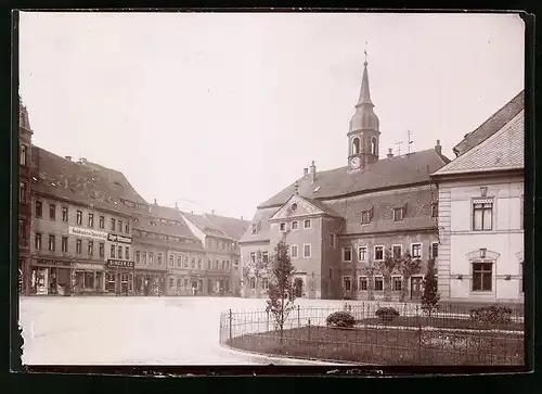 Fotografie Brück & Sohn Meissen, Ansicht Döbeln, Marktplatz mit Rathaus, Singer Nähmaschinen - Geschäft