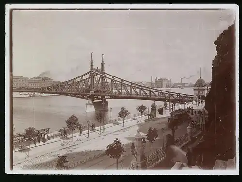 Fotografie Brück & Sohn Meissen, Ansicht Budapest, Franz-Joseph-Brücke, Strassenbahn