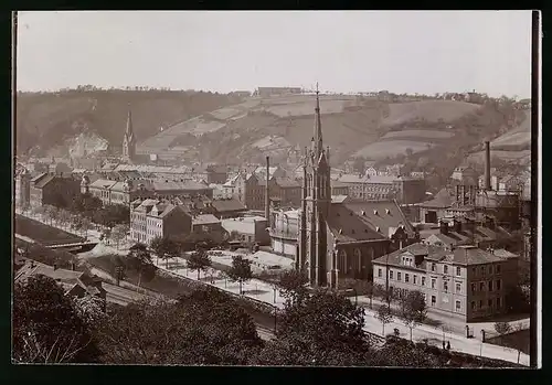 Fotografie Brück & Sohn Meissen, Ansicht Meissen-Triebischtal, Blick in den Ort mit Schule, Gasometer und Kirche