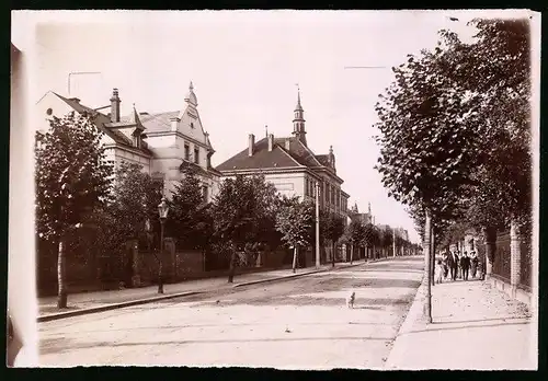 Fotografie Brück & Sohn Meissen, Ansicht Rochlitz i. Sa., Blick in die Bismarckstrasse mit der Realschule