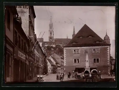 Fotografie Brück & Sohn Meissen, Ansicht Meissen i. Sa., Blick auf den Theaterplatz mit Stadttheater und Obelisk