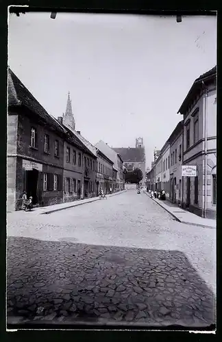 Fotografie Brück & Sohn Meissen, Ansicht Oschatz, Blick in die Seminarstrasse, Möbelgeschäft Julius Teichmann, Kirche