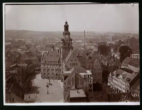 Fotografie Brück & Sohn Meissen, Ansicht Döbeln i. Sa., Blick auf die Stadt mit dem Rathaus