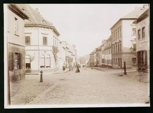Fotografie Brück & Sohn Meissen, Ansicht Oschatz, Blick in die Untere Breitestrasse mit Geschäften