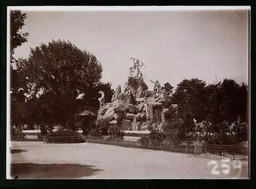 Fotografie Brück & Sohn Meissen, Ansicht Budapest, Partie an der Fontaine im Stadtwäldchen
