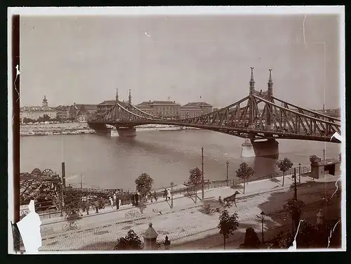 Fotografie Brück & Sohn Meissen, Ansicht Budapest, Blick nach der Franz-Joseph-Brücke auf die Stadt