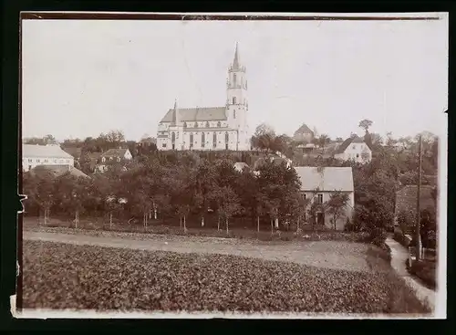 Fotografie Brück & Sohn Meissen, Ansicht Staucha, Teilansicht des Ortes mit Blick zur Kirche