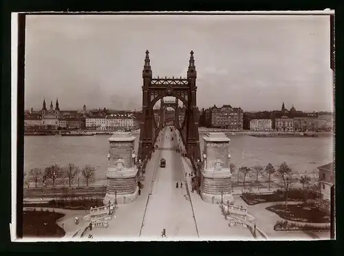 Fotografie Brück & Sohn Meissen, Ansicht Budapest, Blick über die Elisabethbrücke in die Stadt